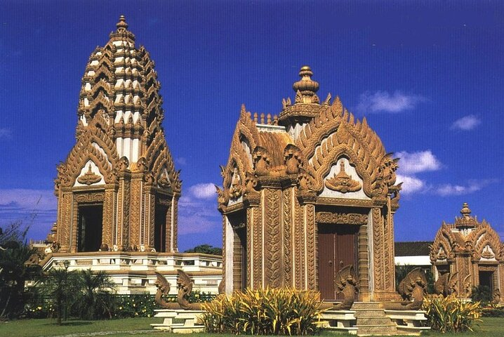 Huay Yang Waterfall and Visit Singkorn Border Market Private Tour from Hua Hin iSEZIssT