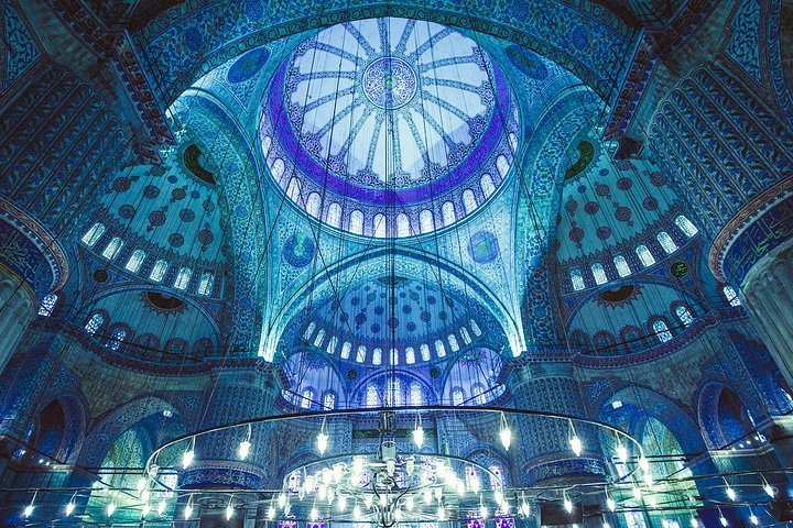 Classic Istanbul Tour Blue Mosque, Hippodrome, Hagia Sophia and Topkapi Palace Diskon 50% Paket Tur