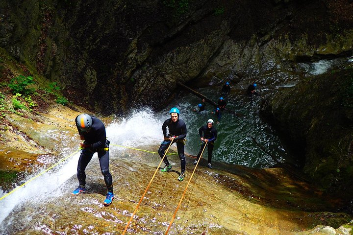 Canyoning sensation of Angon on the shores of Lake Annecy 4pg9YCPB