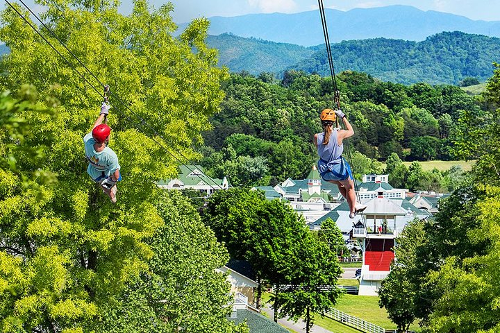 Small-Group 7-Line Zipline Activity at Sevierville Nature Park H1uksBEi