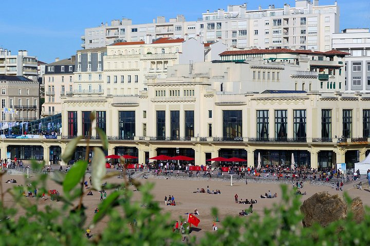Private 3-hour Walking Tour of Biarritz with official tour guide ZdM3XEec