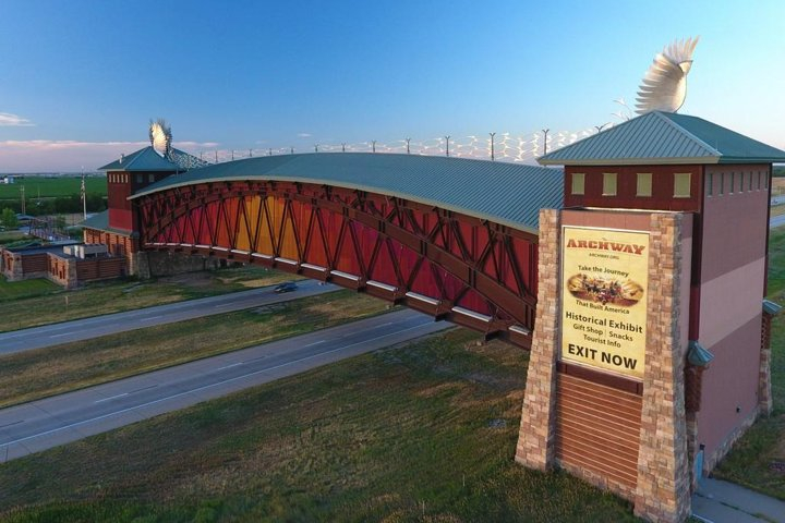 Great Platte River Road Archway Monument OPWaNQsI