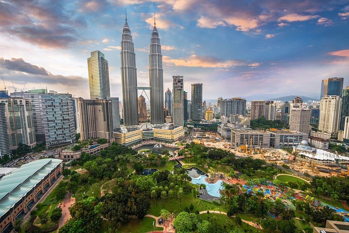 Skip The Line Petronas Twin Towers Admission Ticket with Return Transfer & Lunch