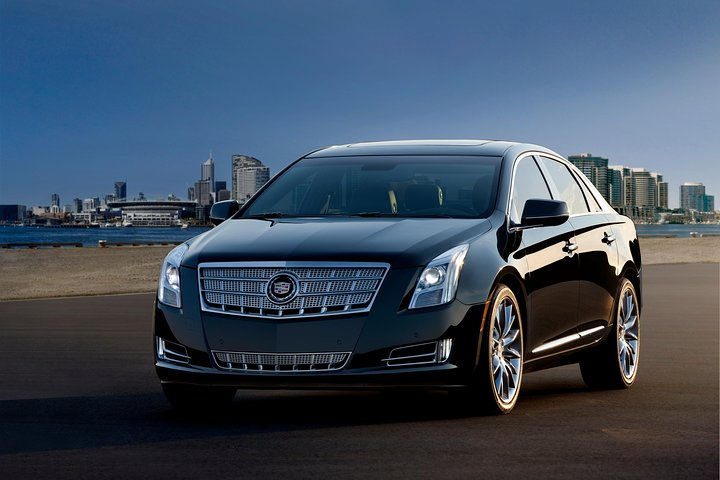 Arrival Private Transfer from LaGuardia Airport LGA to Manhattan by Luxury Car