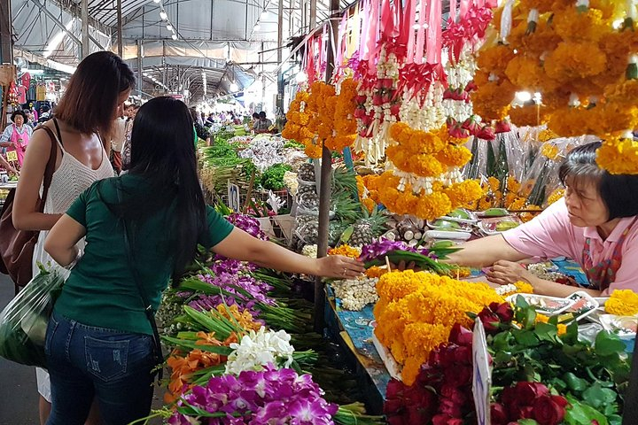 Authentic Thai Cooking Class and Local Market Tour