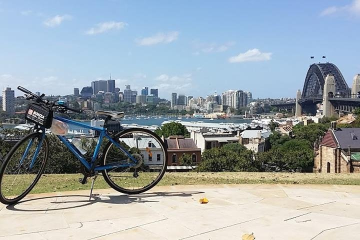 3 Hours Guided Bike Tour in Sidney