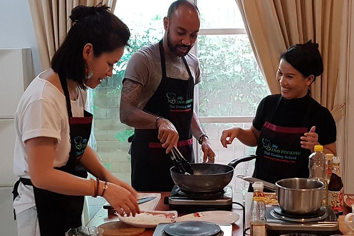 Private Customizable Thai Cooking Class