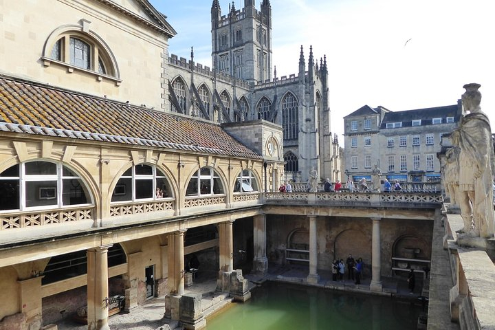 2 Day Stonehenge and Bath Tour with Overnight Stay in Bath GiUn3ATT