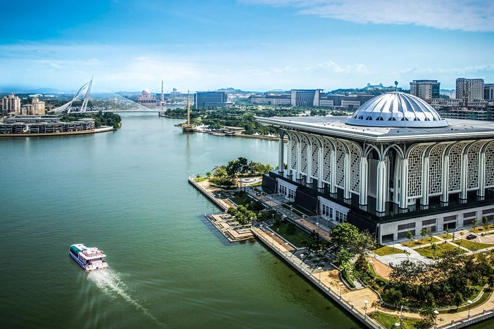 Putrajaya City Tour from Kuala Lumpur with Agriculture Heritage Park