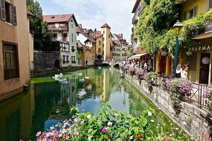 Private 2-hour Walking Tour of Annecy with official tour guide oNXCmgWm