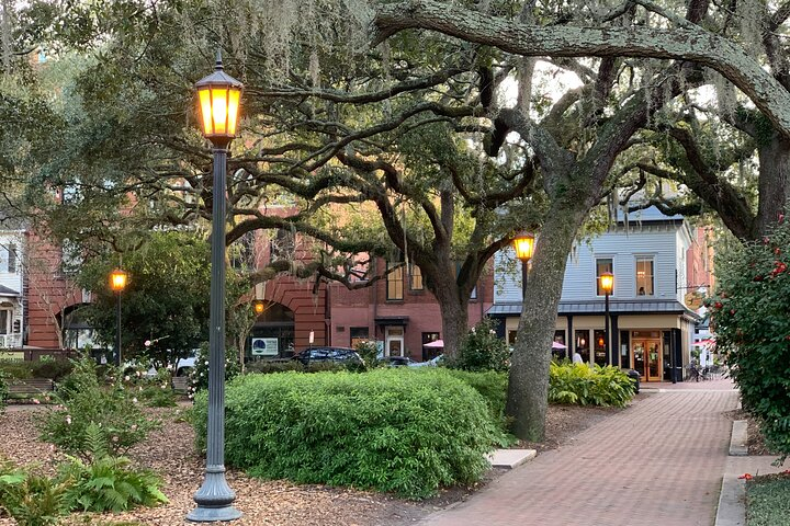 Self-Guided 'Old Squares of Savannah' Solo Walking Tour n20VuGxB