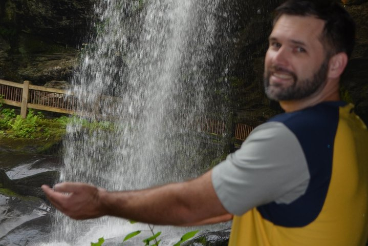 Carolina Waterfalls and Highlands Private VIP Boutique Tour 2qkZcT4p