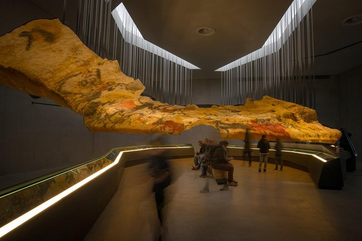 Dordogne Day Tour : Prehistory and The Art of the Caves from Sarlat kLJfxaBm