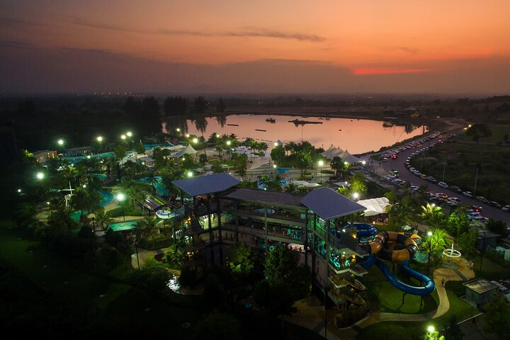 One-Day Pass: Black Mountain Water Park in Hua Hin E4FEgk3m