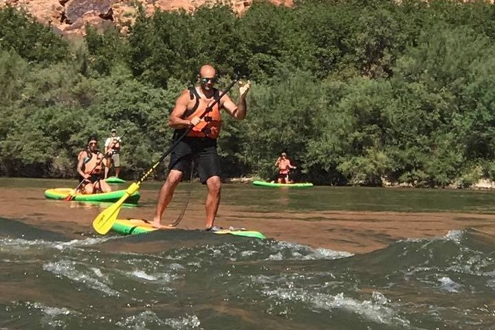 Splish and Splash: Stand Up Paddleboarding on the Colorado River Oi6bYixO