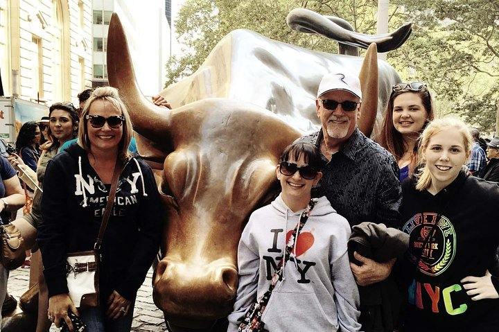 Manhattan Small Group Tour: Attraction Packed w/ Wall Street and 911 Memorial