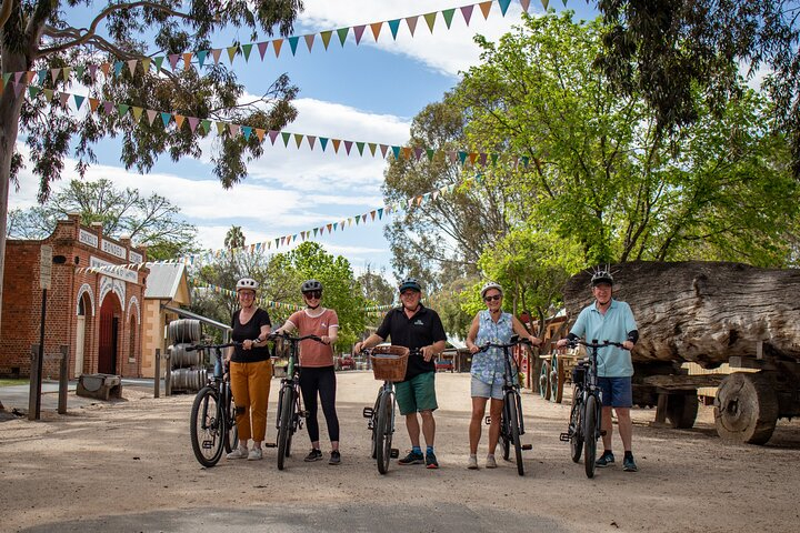Echuca Guided E-Bike Cycling Tour jqjhbLjA