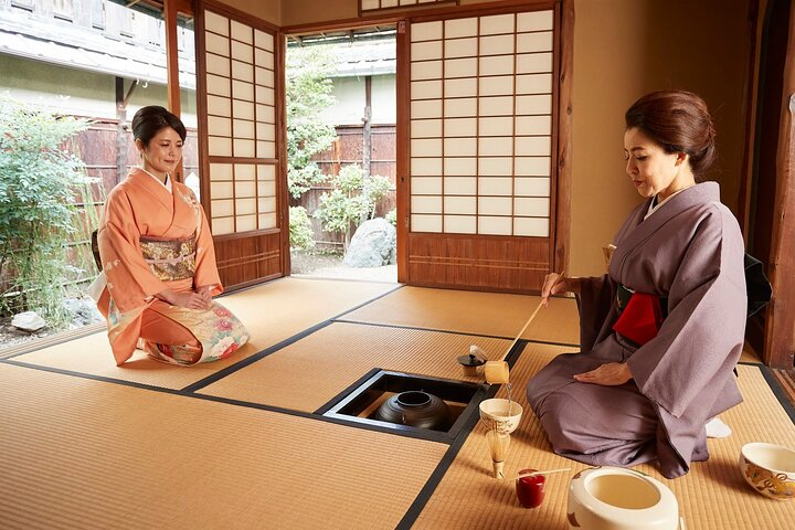 Beli Tiket Traditional Tea Ceremony Wearing A Kimono In Kyoto MAIKOYA ...