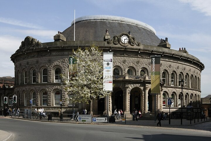 Self-Guided Leeds Scavenger Hunt: Leeds Landmarks! N79tGXP2