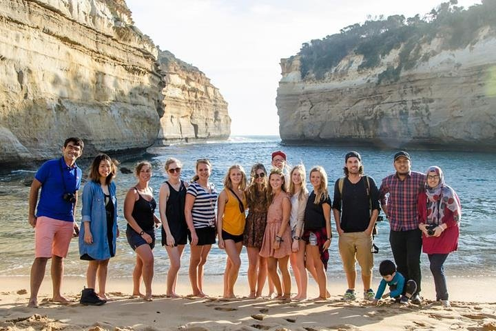 Full-Day Great Ocean Road and 12 Apostles Tour from Melbourne