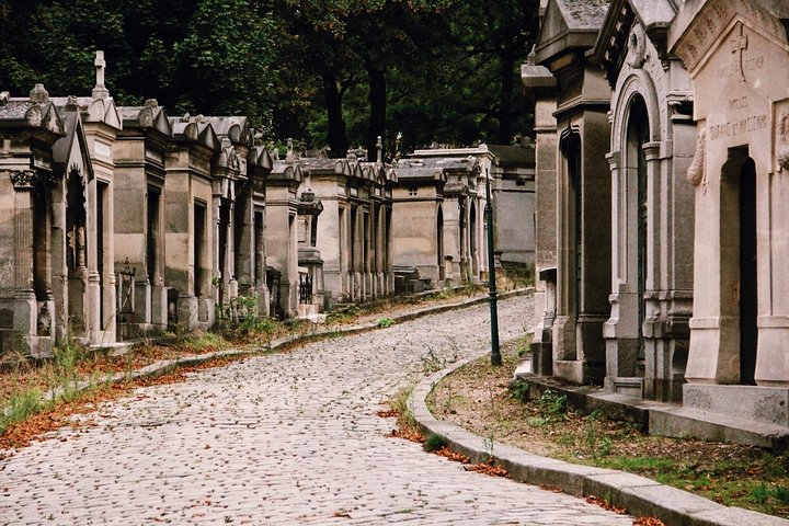 Pere Lachaise Cemetery Guided Walking Tour - Semi-Private 8ppl Max