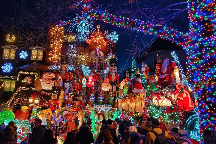 How to visit Dyker Heights Christmas lights in NYC - Hellotickets