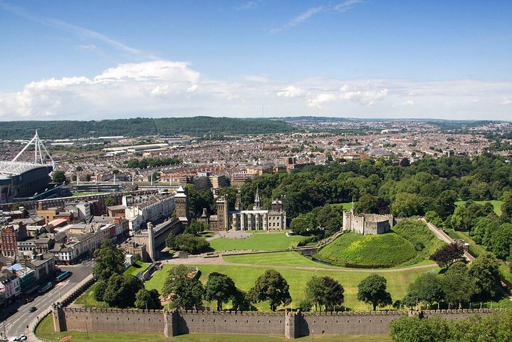 From Cardiff: Three Castles, Welsh Mountains & More Day Tour phtPjiDj