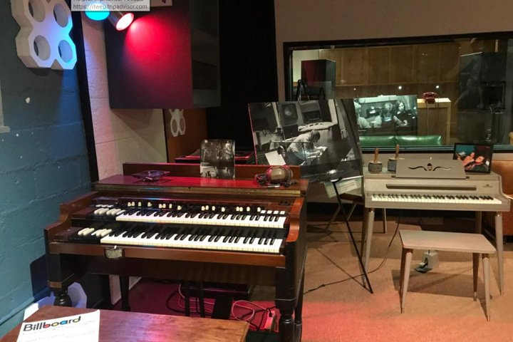 Muscle Shoals Sound Studio Tour in Sheffield Alabama BmMKTVi0