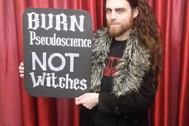 Satanic Salem Walking Tour m4spz8gw