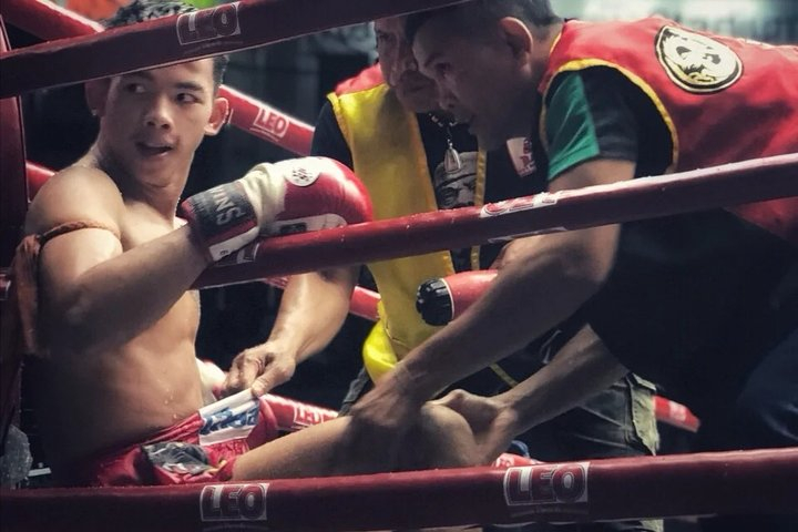 Muay Thai Boxing Show with Ringside Seats at Rajadamnern Stadium TzswwsNX
