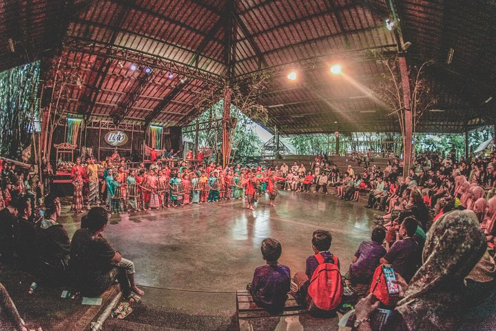 Private Tour to Patuhan Volcanic Crater and Angklung Show