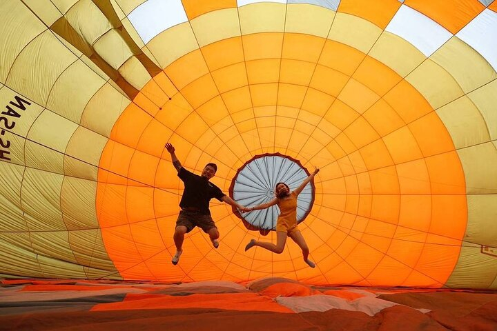 Chiang Rai Hot Air Balloon Flight – Guided Aerial Tour K7lP4scy