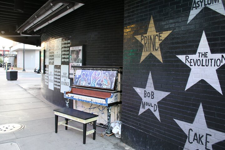 In the Footsteps of Prince: A Self-Guided Audio Tour of Downtown Minneapolis 9OxSOvNy