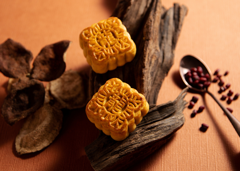 【Mooncake Buy-2-Get-1 Offer】The Kowloon Hotel | Legendary Custard Mooncakes, 20-year Dried Tangerine Peel and Red Bean Paste Mooncakes, Deluxe Gold Flakes Custard Mooncakes  | Pick up at The Kowloon Hotel Shopping Arcade Mooncake Counter (15/8-10/9)