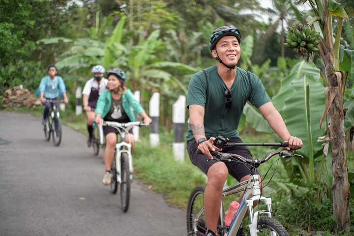 Silent Story - 3 hours cycling around Borobudur