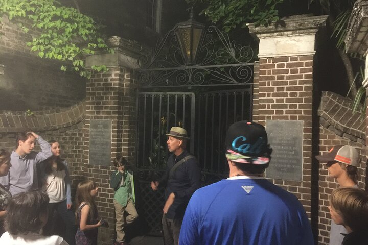 Charleston Family & Child-Friendly Nighttime Ghost Tour with Unitarian Graveyard