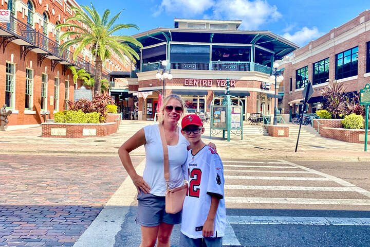 Guided Tampa Sightseeing Tour in a Deluxe Street Legal Golf Cart ByRCM5yq