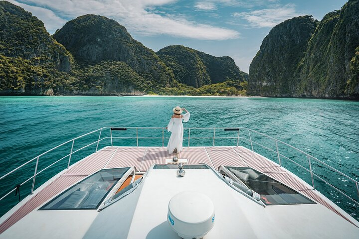 Phuket: Full-Day Phi Phi Islands, Maiton island Trip by Speed Catamaran