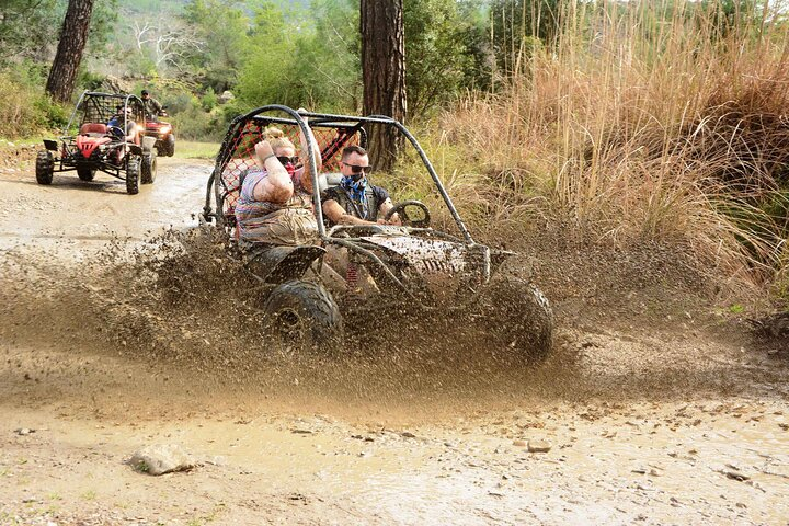 River Buggy Safari From Side TCMcrU7x