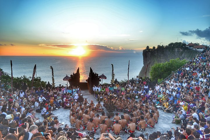 Tiket Incredible Uluwatu Sunset & Kecak Fire Dance Harga Promo - Tiket.com