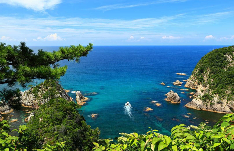 Uratomi Coast Cruise & Tottori Sand Dunes and Sand Museum Day Tour from Osaka 9JGXxJex