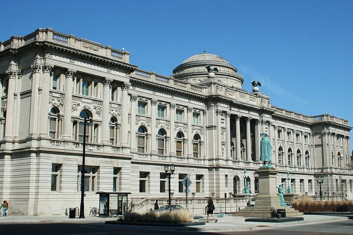 The Grand Walk: A Self-Guided Audio Tour through Milwaukee EzhaDLIa