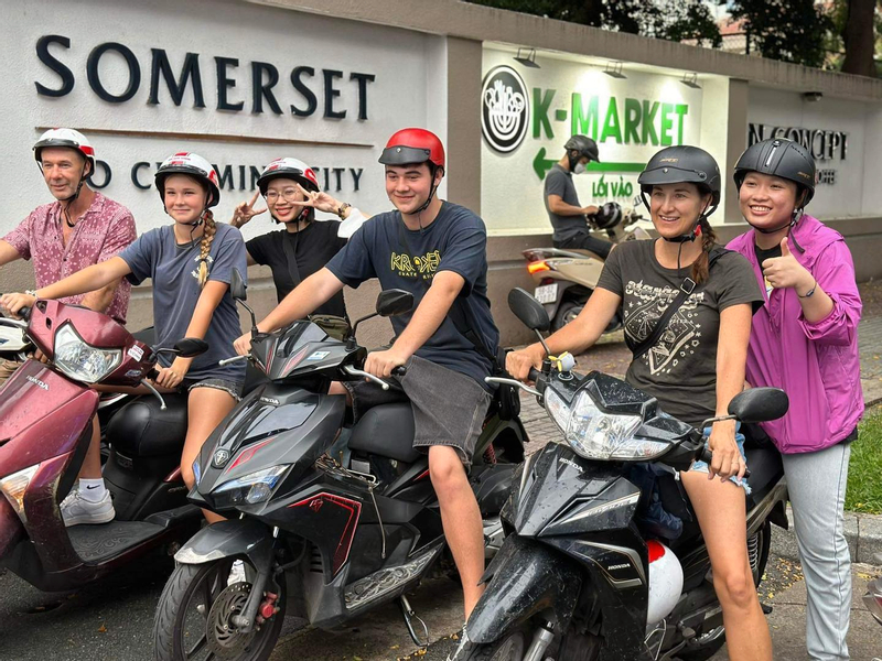 HCM: Best Street Food & Sightseeing Tour with Friendly Guide 1fGmrElu