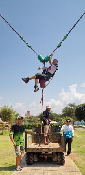 Human Slingshot and Bungy Jump at Sanook Park Pattaya rAv9HXIc