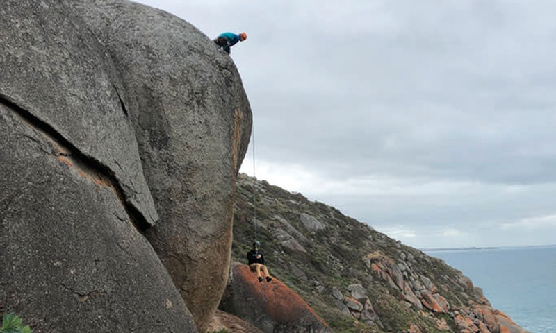 The Bluff Abseiling Experience - 2 Hours Iy7TRJ2R