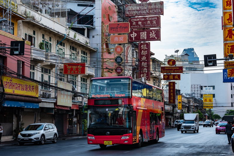 Bangkok Hop-On Hop-Off Bus Tour by Elephant Bus Tours TENHCHZl