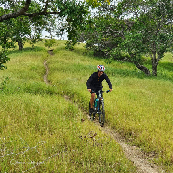 Scenic Mountain Bike Tour Across Bohol's Countryside E1AvljI8