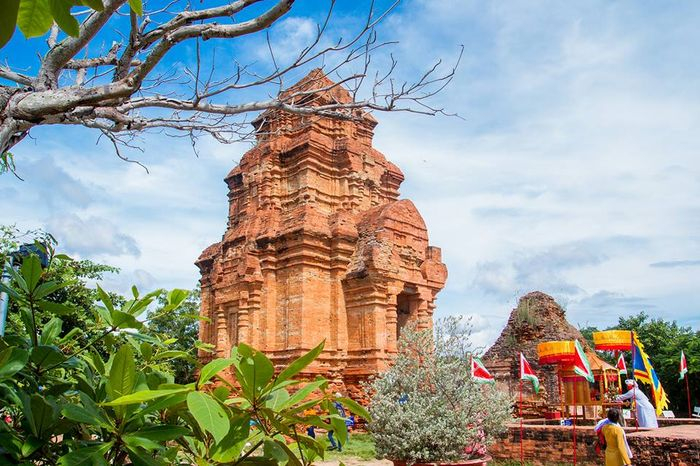 Ta Cu Mountain Half Day Tour from Phan Thiet eXTOHZM4