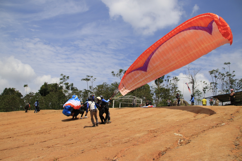 Professional Tandem Paragliding Package at Terengganu 2ISncoLK