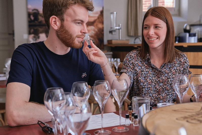 Veuve Clicquot and Family Growers Tour with Traditional Lunch B79P9q90